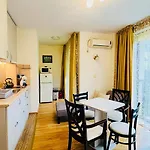 Amara в 9 Sunny