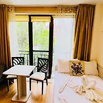 Amara в 9 Sunny