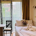 Amara в 9 Sunny *