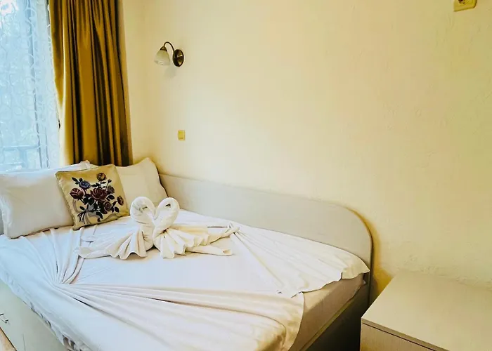 Apartment Amara в 10 Sunny *